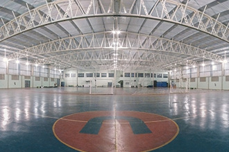 Centro Esportivo do campus II -  composto por 3 quadras poliesportivas oficiais para as práticas específicas: quadras 1 e 2: basquetebol, futsal e voleibol; quadra 3: handebol e futsal.  Além disso, o espaço abriga grande diversidade de esportes não convencionais.  Ao redor das quadras foi projetada uma mini pista de corrida de 200 metros para práticas de atletismo. O complexo esportivo conta ainda com academia de musculação, salas de aula, laboratórios de Fisiologia do Exercício, Biomecânica e Cinesiologia, salas de atividades rítmicas, lutas e recreação, além de vestiários 