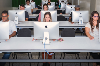 Laboratório de MACs da Faculdade de Comunicação Social