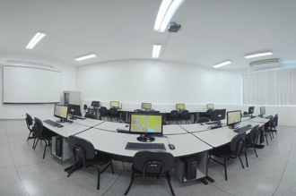 Laboratório de Redes de Computadores e Infraestrutura: ambiente integrador com diferentes tipos de equipamentos exclusivos como data centers, centros de telecomunicações e internet