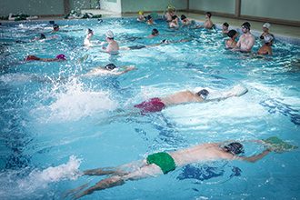 Centro Esportivo no campus II possui três quadras poliesportivas interligadas, minipista de atletismo, piscina coberta e aquecida, laboratórios, salas de aula, de lutas, dança e recreação