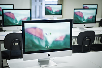Laboratório de MAC: são dois laboratórios de Macintoshes, cada um com 15 máquinas equipadas com pacotes completos da Adobe e Office. Nos dias de hoje, as principais agências de comunicação do país trabalham com máquinas da Apple e os alunos da Facopp já saem para o mercado sabendo lidar com o que há de melhor