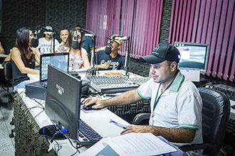 Laboratório de Rádio WRF (Web Rádio Facopp): com uma mesa de som de última geração e um microfone moderno, os alunos aprendem sobre áudio com o que encontrarão nas melhores redações do país. Além disso, em uma sala anexa, três computadores são equipados com ilhas de edição para os estagiários aprenderem a editar em rádio