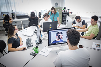 A Agência Facopp é um laboratório de estágio, que é supervisionado por professores de Publicidade. O objetivo é que o aluno tenha uma vivência aprofundada do que tem no mercado