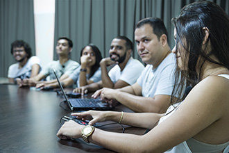 Laboratório de Pesquisa de Mercado: o objetivo é que sejam selecionadas pessoas para pesquisas qualitativas que serão entrevistadas na sala, enquanto alunos de publicidade analisam todas as reações dos entrevistados para transformar aqueles resultados em visões reais de uma determinada pesquisa. No local tem equipamentos de som e de microfones de última geração, além de programas especiais de análise de dados.