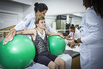 Clínica Escola de Fisioterapia: neurologia adulta – atendimento a pacientes com disfunções neurológicas: lesões de sistema nervoso central e periférico.