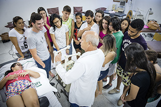 Laboratório de Fisioterapia 2: utilizado para as aulas práticas da disciplina de Eletrotermofototerapia