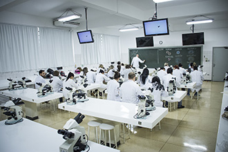 Laboratório de Embriologia: se destina ao estudo da formação, desenvolvimento dos embriões e malformações congênitas.