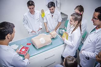Laboratório de Habilidades e Simulação Clínica: visa treinar os acadêmicos da área de saúde a enfrentar situações de rotina, emergência e urgência