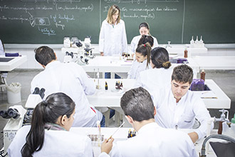Laboratório de Microbiologia: se constitui no cenário das práticas de habilidades na área de bacteriologia, micologia, virologia 