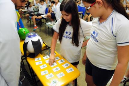 Olho e anexos em maquete facilitam aprendizado para crianças