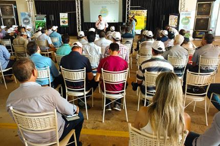Agronomia integra dia de campo sobre aviação agrícola
