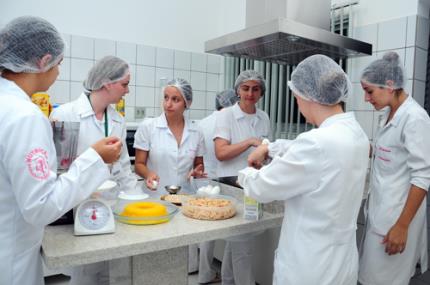 Oficina ensina receitas saborosas para pacientes da diálise