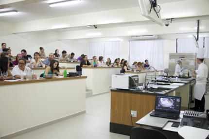 Chef internacional ensina técnicas de confeitaria artística