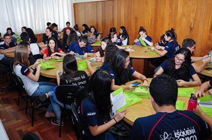 Colégio Esquema Único tem momento na universidade