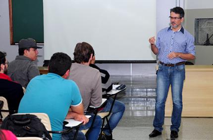 Concurso de bicicleta elétrica movimenta evento acadêmico