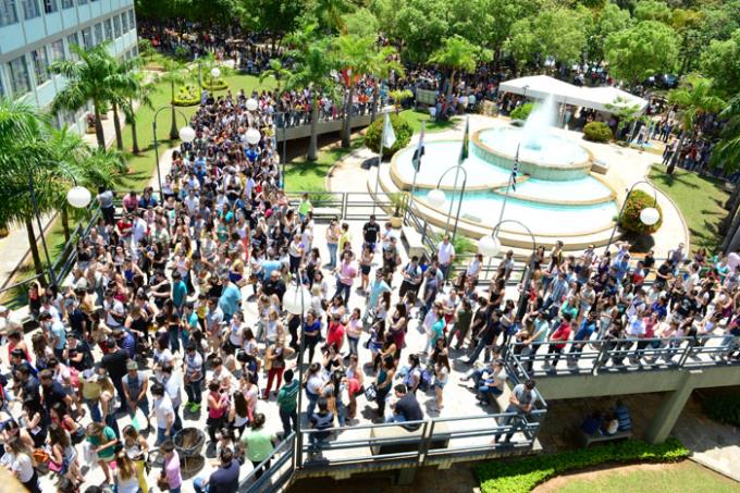 MEC reduz vagas do Fies para o 2º semestre de 2016