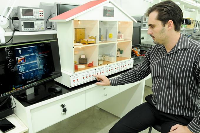Maquete que demonstra consumo de energia tem novo sistema