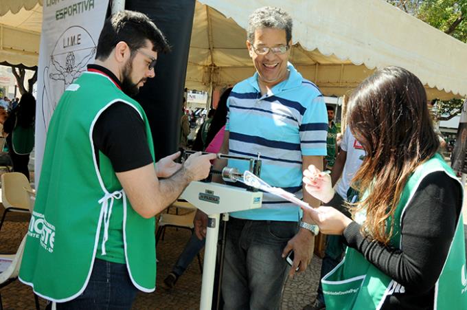 Ligas da Medicina fazem nova prestação de serviços na praça