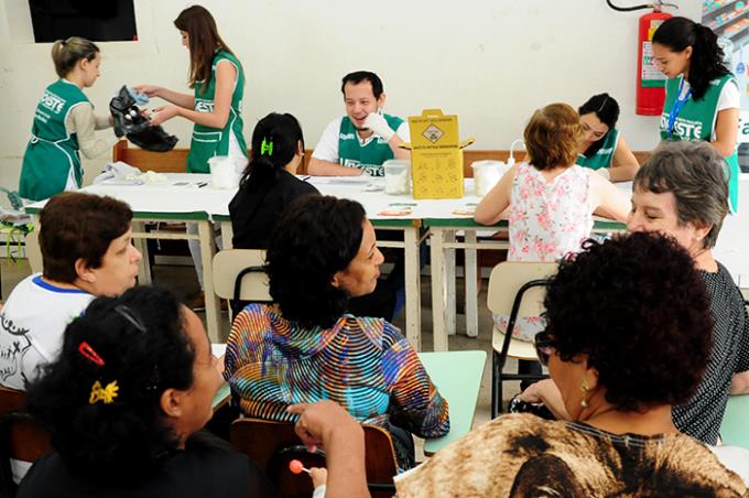 Moradores da zona oeste recebem serviços de promoção à saúde