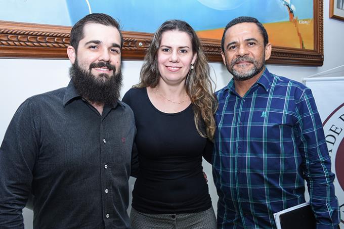 Lançamento de livro e mesa-redonda são destaques de eventos