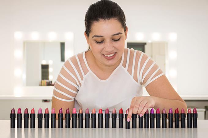 Maquiagem adequada mantém ritual de beleza saudável