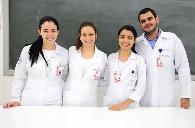 Estudantes da saúde aproveitam cursos gratuitos de férias