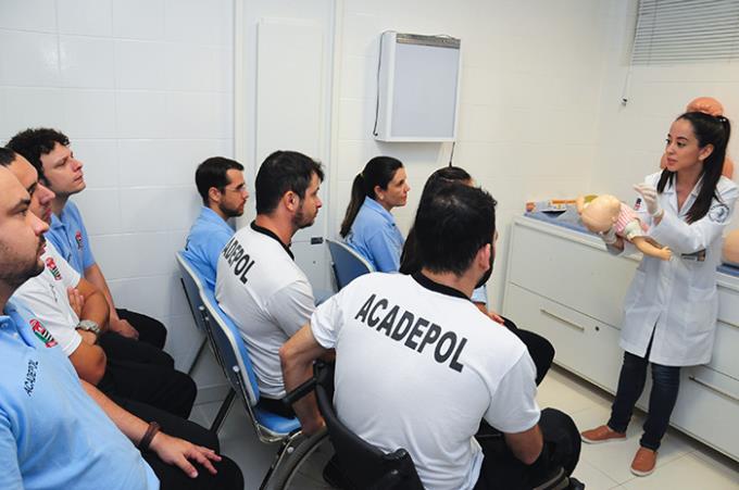 Estudantes de Medicina dão treinamento a novos policiais