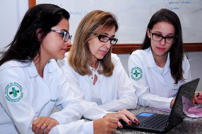 Laboratórios mantêm jejum para avaliação do perfil lipídico