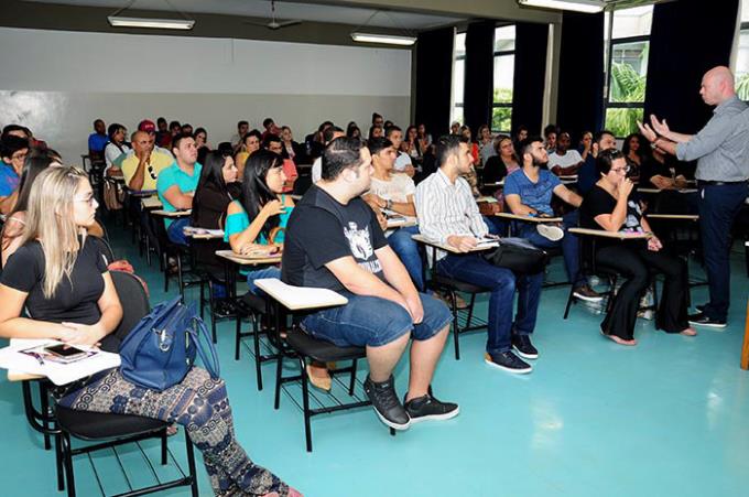 Melhor colocação no mercado exige qualificação profissional