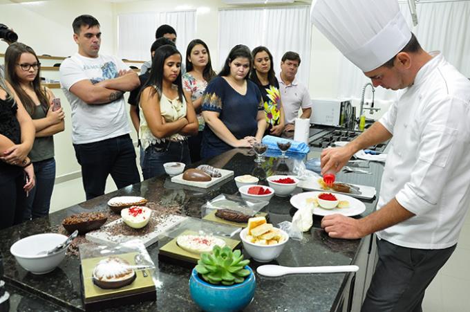 Aproximação da Páscoa estimula alunos para workshop de ovos