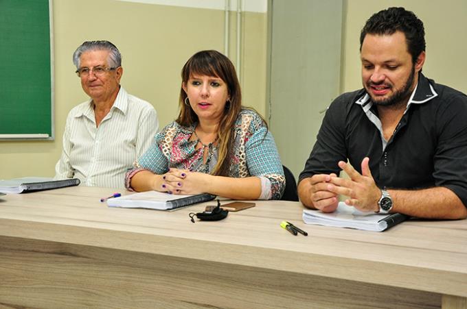 Banca examinadora: José Bzuneck, Camélia Murgo e Alex Pessoa