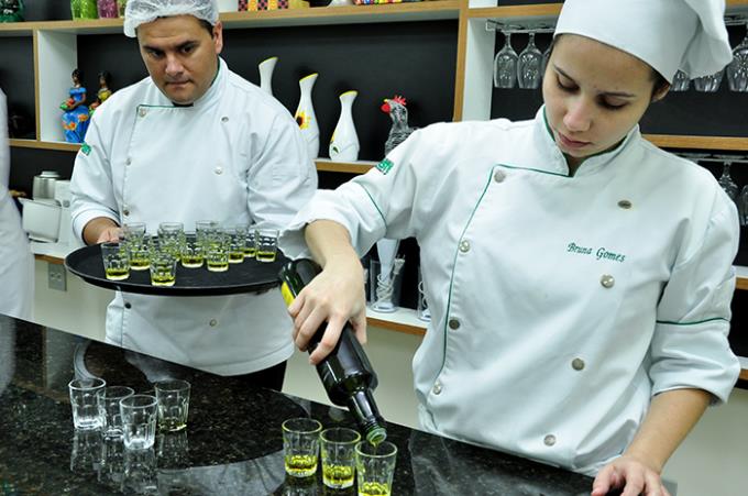 Curso livre orienta sobre uso de azeite e sal na gastronomia