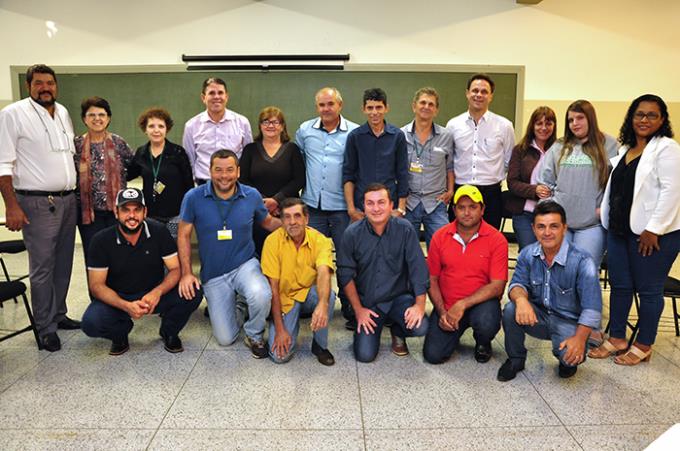 Comitiva de Tupi Paulista e representantes da Unoeste