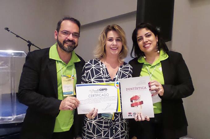 Odontologia conquista prêmio em evento de dentística