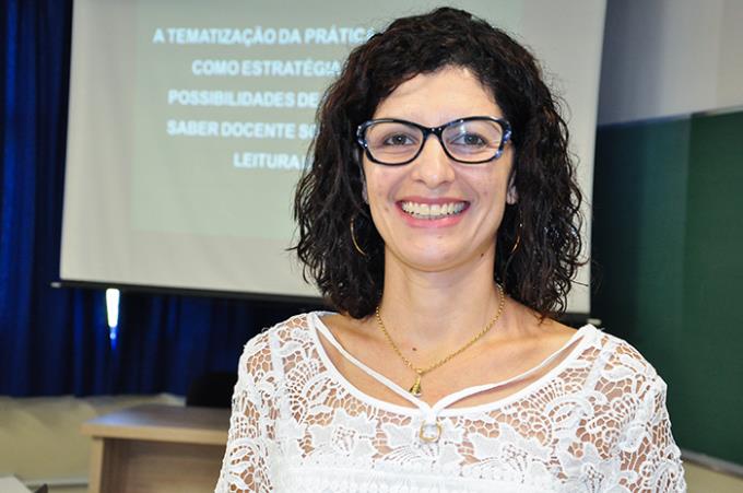 Tatiane Moraes recomenda o Mestrado em Educação na Unoeste