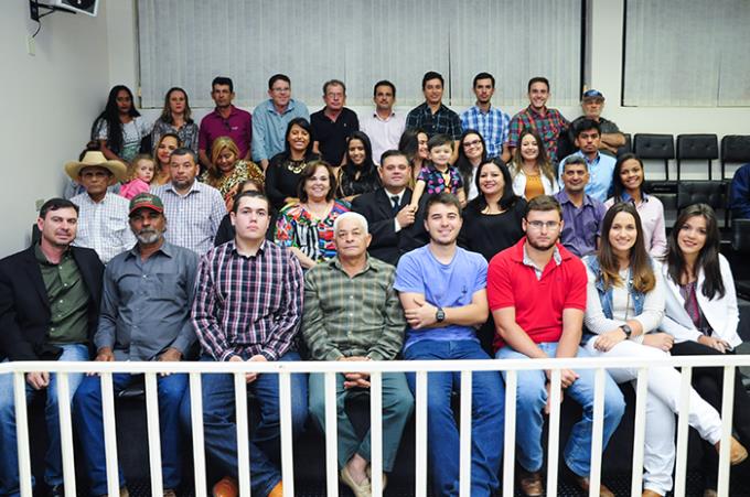 Representantes da Unoeste acompanhados dos produtores, vereadores e prefeito de Mirante do Paranapanema (SP)