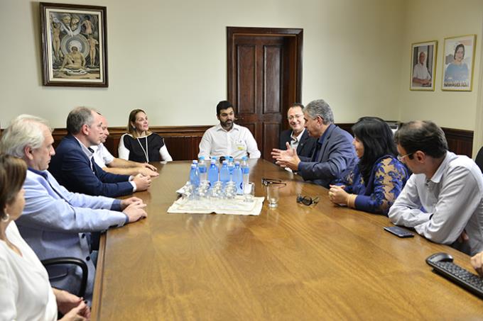 Gestores da Unoeste receberam comitiva do Guarujá