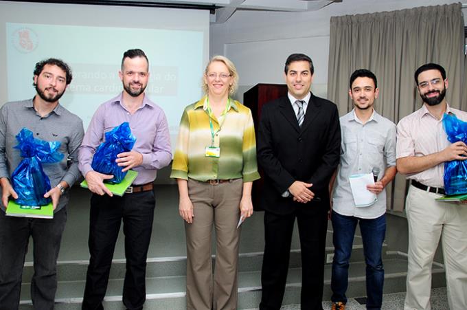 Integrantes da Sociedade Brasileira de Cardiologia Veterinária, que ministraram palestras, com professores da Unoeste