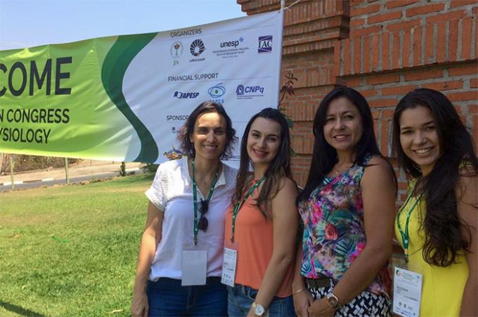 Ana Cláudia, Inaê, Adriana e Bruna, no congresso