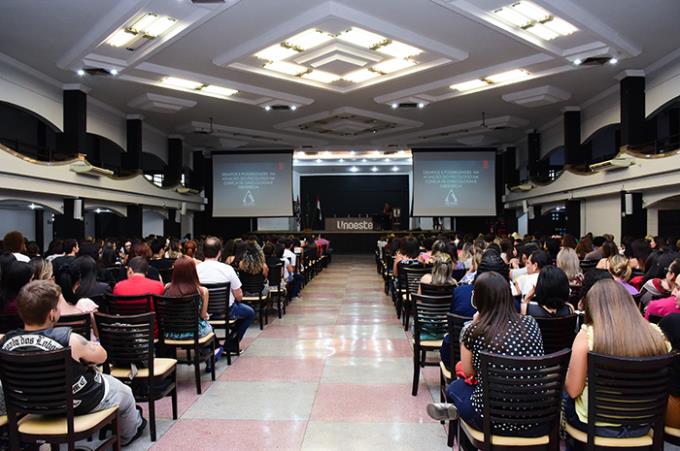 Mesa-redonda e minicursos enriquecem eventos de Psicologia