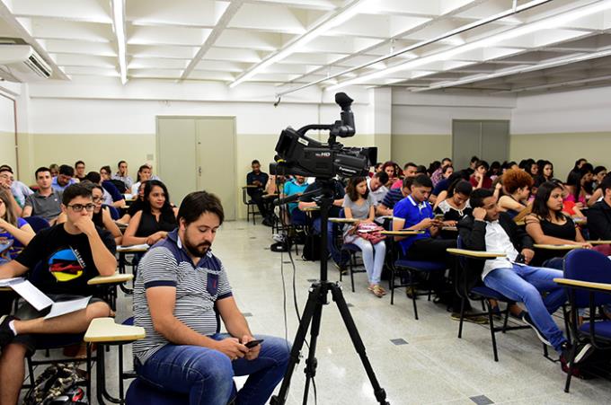 Auditório Jacarandá ficou lotado nessa segunda-feira (13)