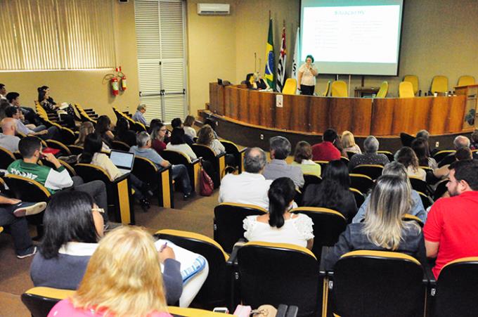 Palestra da professora do curso de Medicina Veterinária Adriana Falco de Brito