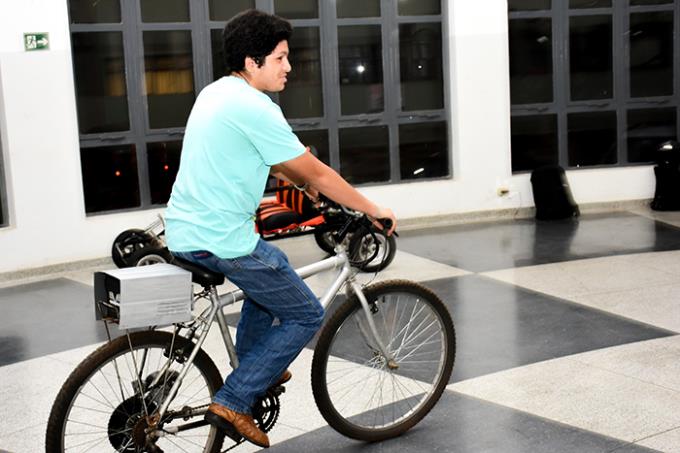 Acadêmicos demonstraram desempenho das bicicletas para avaliação da comissão julgadora