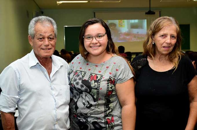 A aluna Jessamine levou seus avós João e Nair Gomes