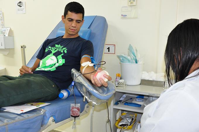 Doação feita por estudante no Banco de Sangue da Santa Casa