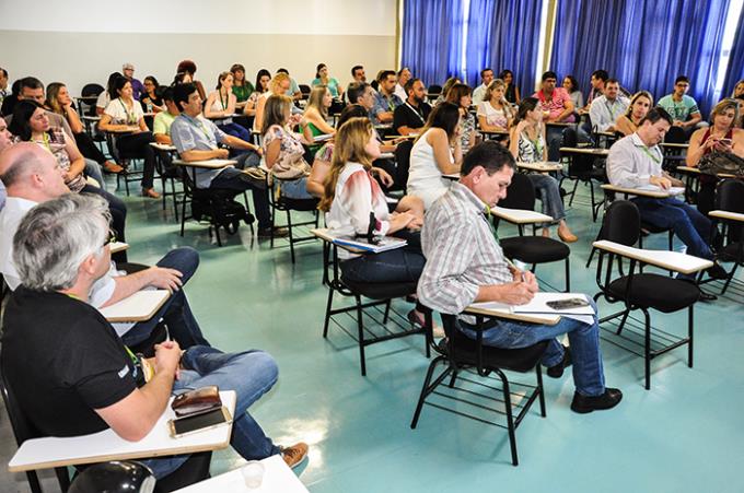 Pesquisadores debatem plano para mobilidade internacional