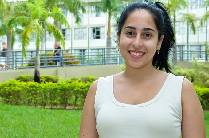 Mestrado em Odontologia recebe cubana como aluna regular