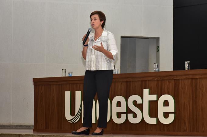 Josie Jardim ministrou palestra para acadêmicos de Direito e de Comunicação Social
