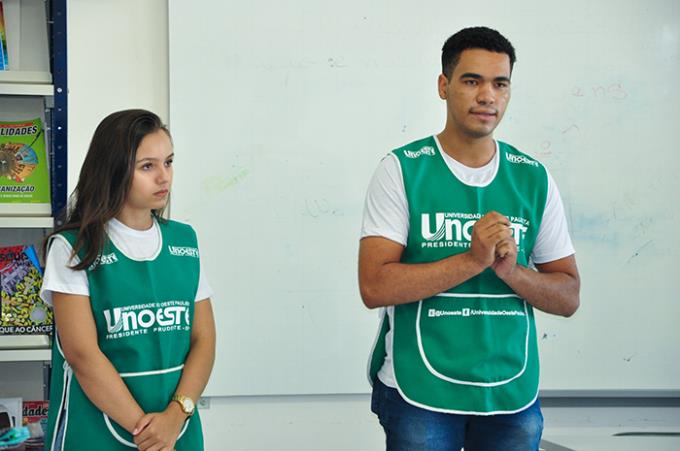 Apresentação sobre as oportunidades de estudos na Unoeste