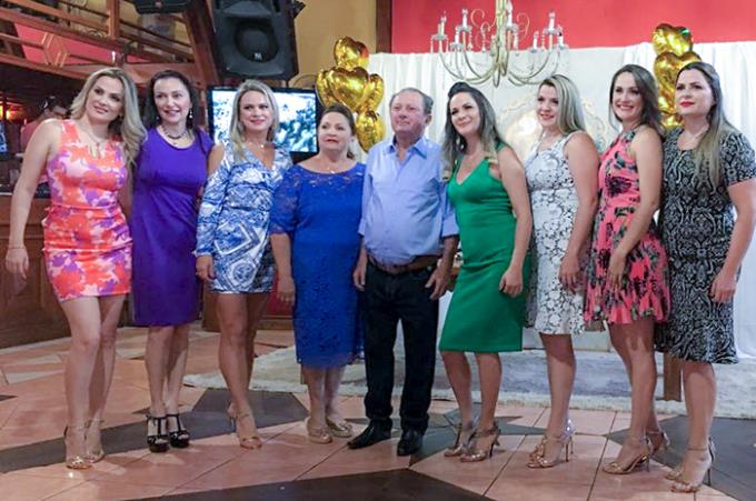 Família paranaense reúne sete irmãs que cursaram Medicina na Unoeste
